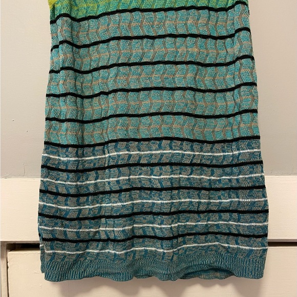Ombré Coloring Sweater Tank Top - Picture 3 of 10